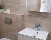 Földszinti fürdő olasz design csempével