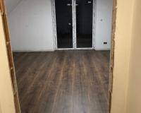 Laminált padló lerakása az gyerekszobában