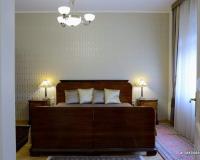 Hálószoba Art Deco stílusú bútorokkal és világítással