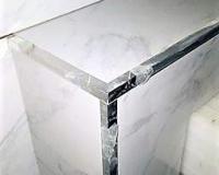 WC parapet fala fém élvédővel