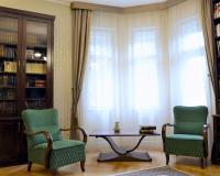 Art Deco dolgozószoba luxus kialakítással, geometrikus formákkal és prémium anyaghasználattal