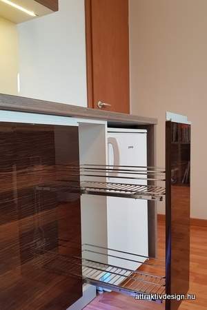 Fémkosaras fiok magasfényű furnéros front felülettel Fémkosaras fiok magasfényű furnéros front felülettel